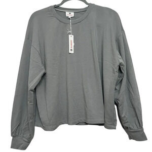Sundry women’s NWT’s long sleeve lightweight soft sweatshirt. Size medium
